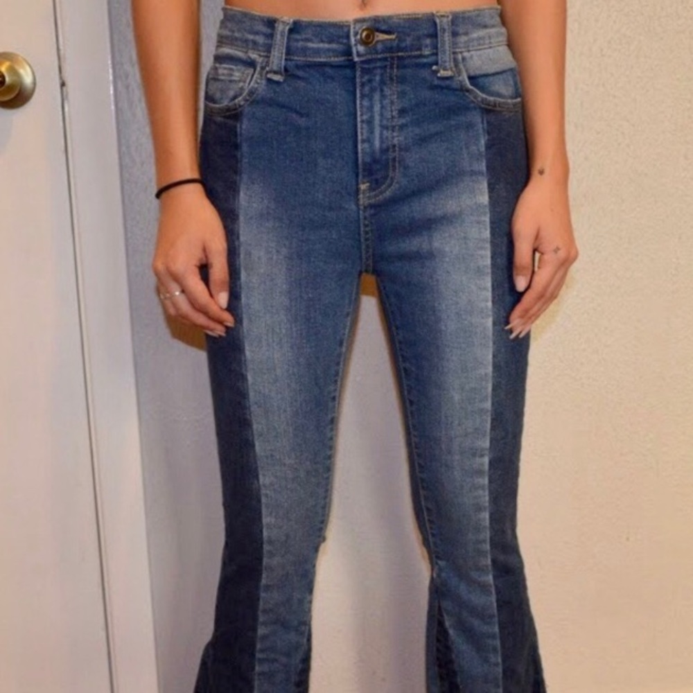 Two-tone High Rise Flare Jeans!!
